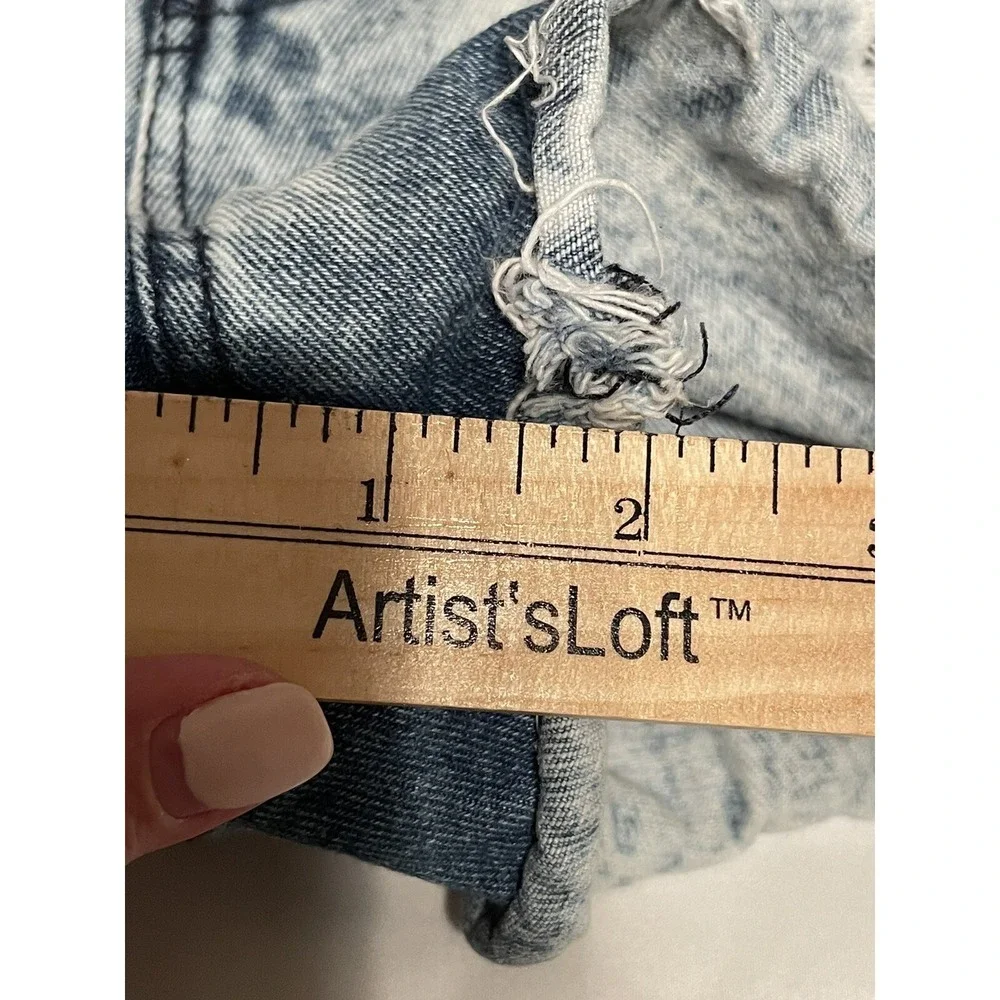 Forever 21 Women's 27 Ripped Distressed Cutoff Hot Pants‎ Low Rise Jean Shorts